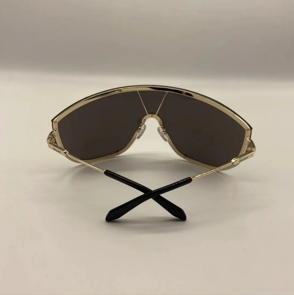 SOLD‼️NEW Quay On Set Sunglasses - Picture 5 of 6